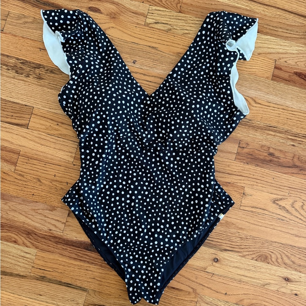 NWOT Summersalt Ruffle Backflip